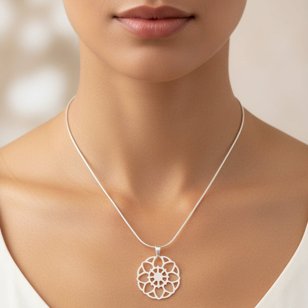 Handcrafted Silver 'Circle of Love' Mandala Necklace