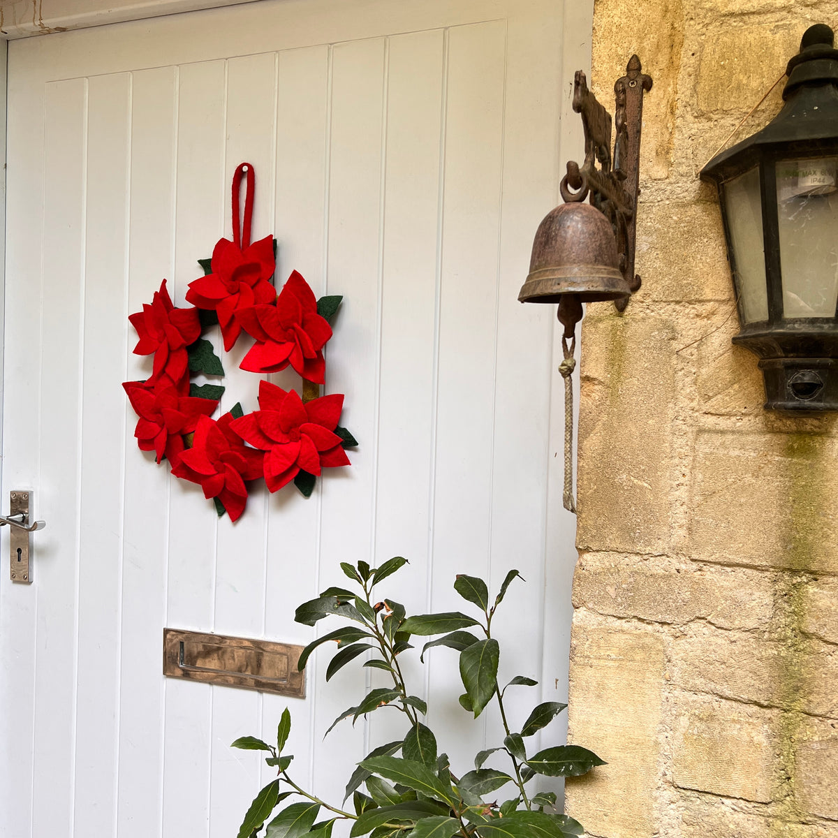 Douée -  &#39;Poinsettia&#39; Wreath