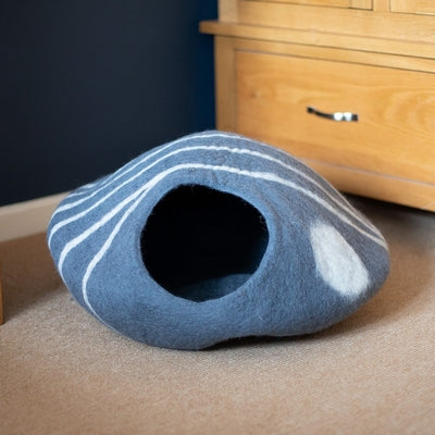 Douée -  Pure New Zealand Felted Wool Cat Cave - Grey Striped