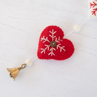 Douée -  Pure Wool Felted &#39;Heart&#39; Garland - Red and White