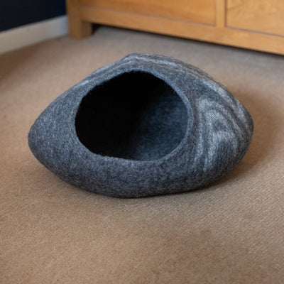 Douée -  Pure Wool Felted Pet Cave - Grey Striped
