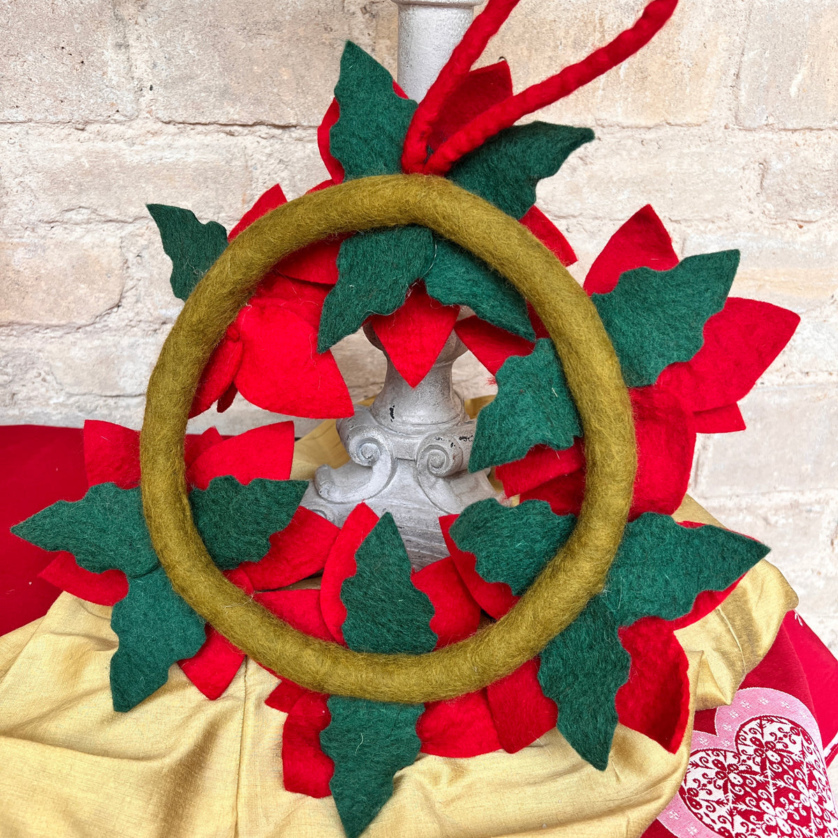Douée -  &#39;Poinsettia&#39; Wreath