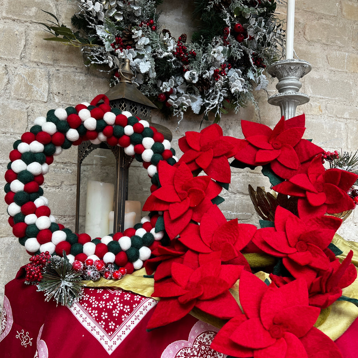 Douée -  &#39;Poinsettia&#39; Wreath