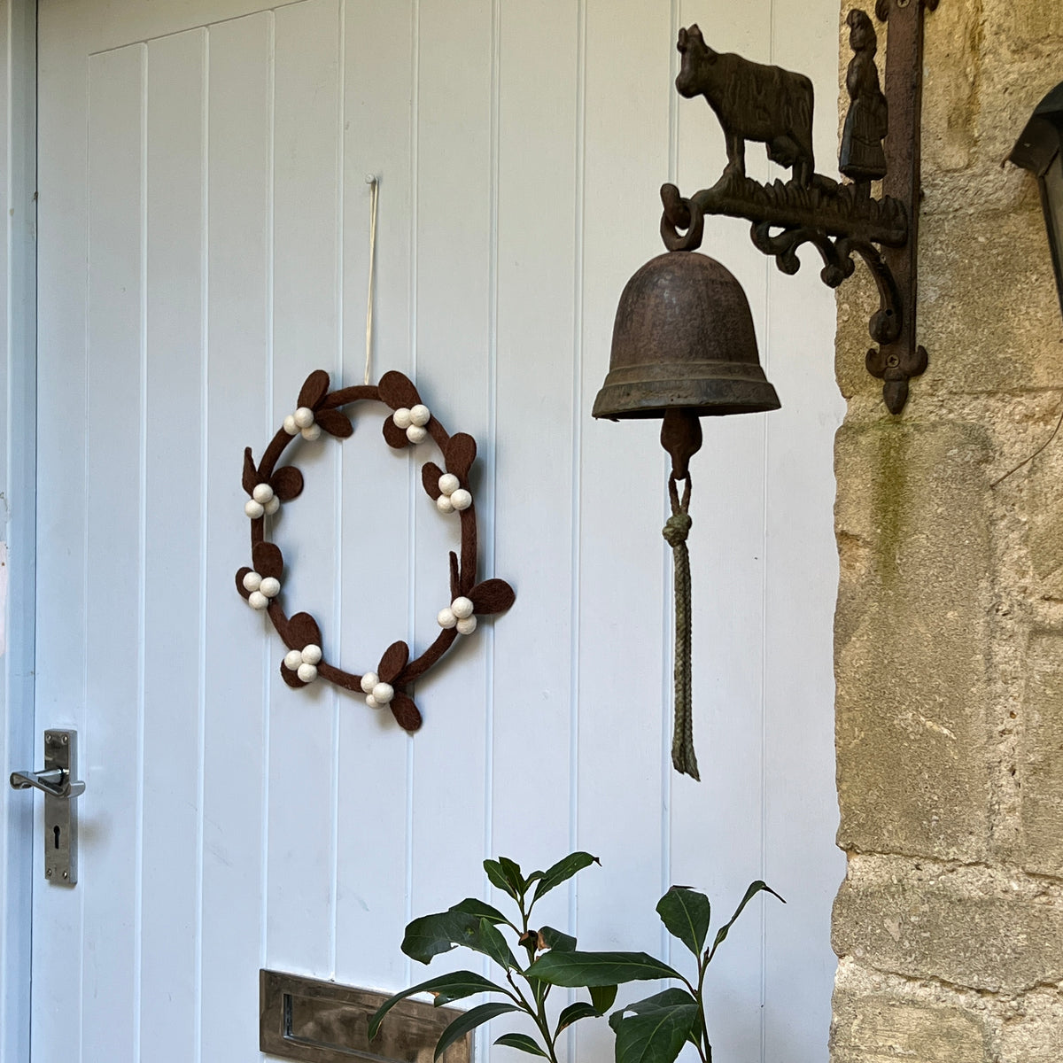 Douée -  Contemporary Mistletoe Wreath